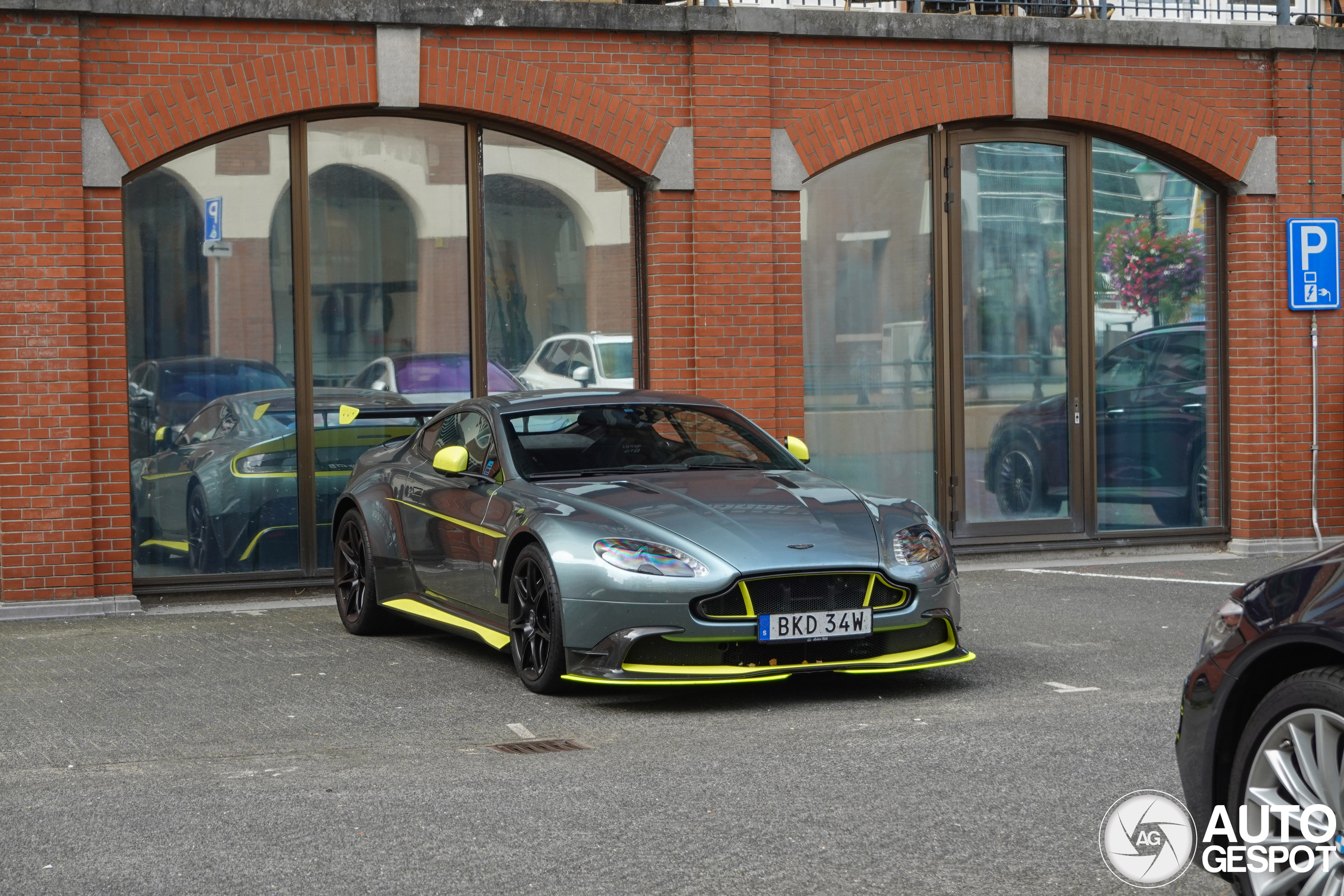 Aston Martin Vantage GT8