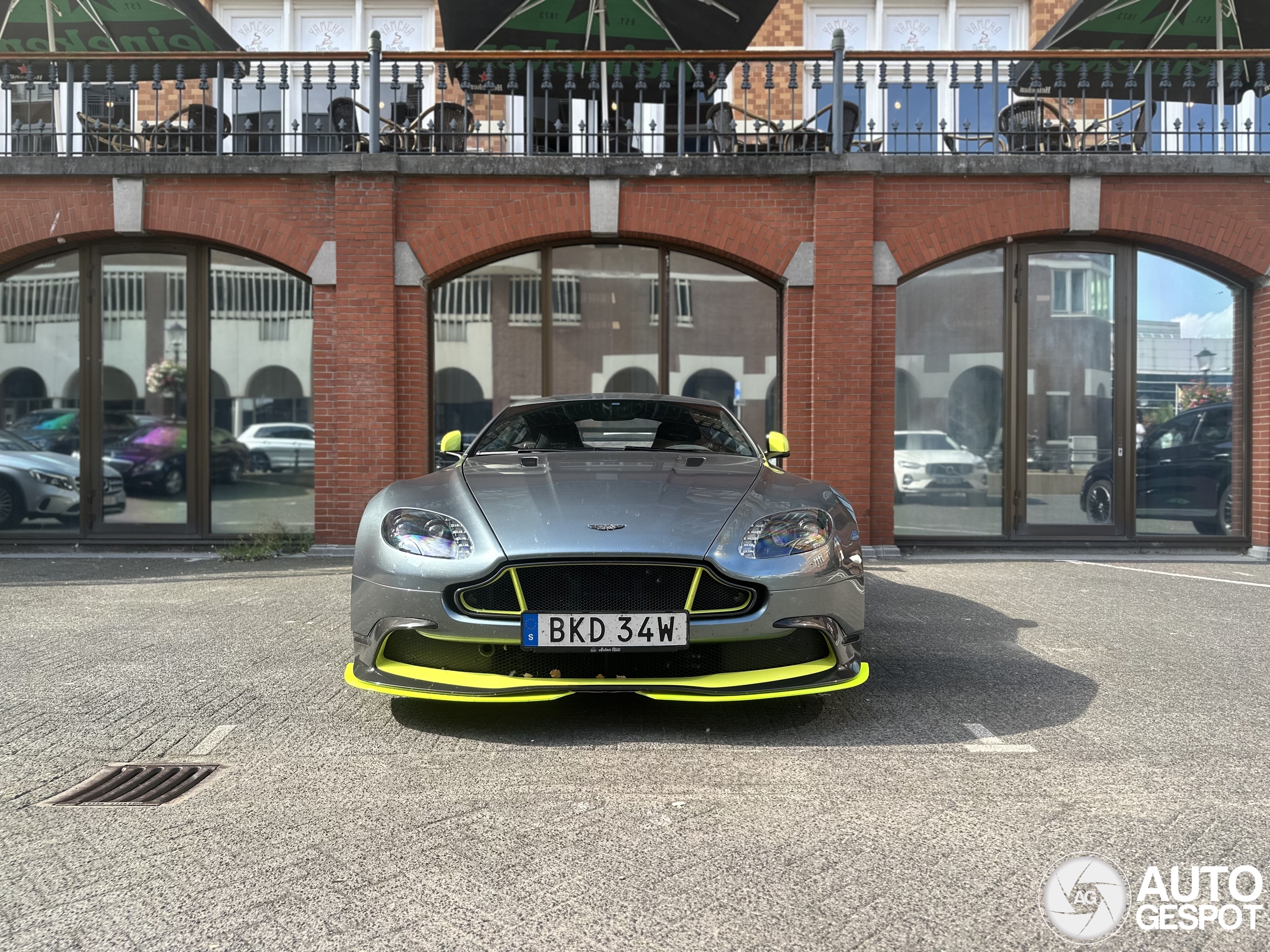 Aston Martin Vantage GT8