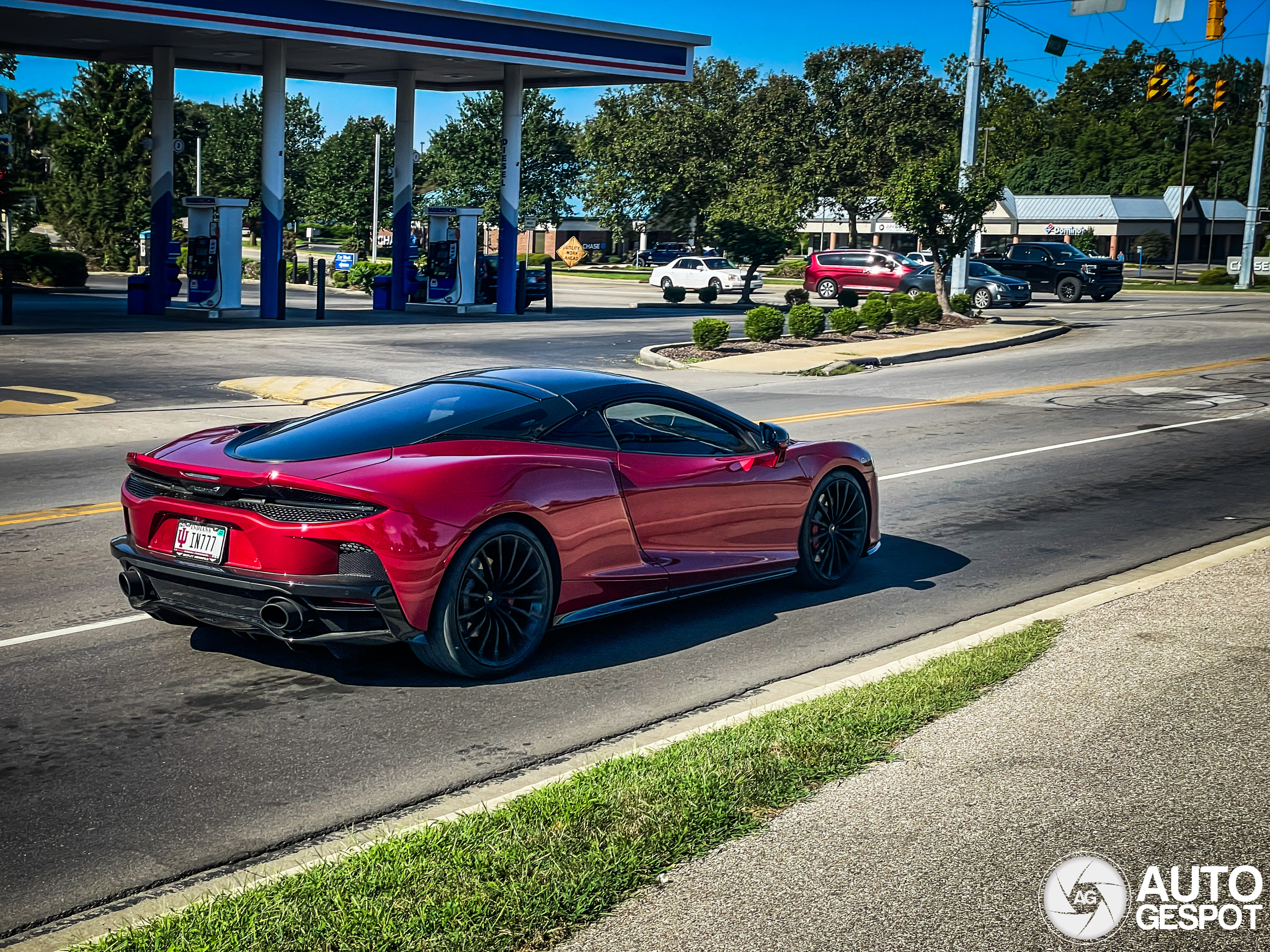 McLaren GT