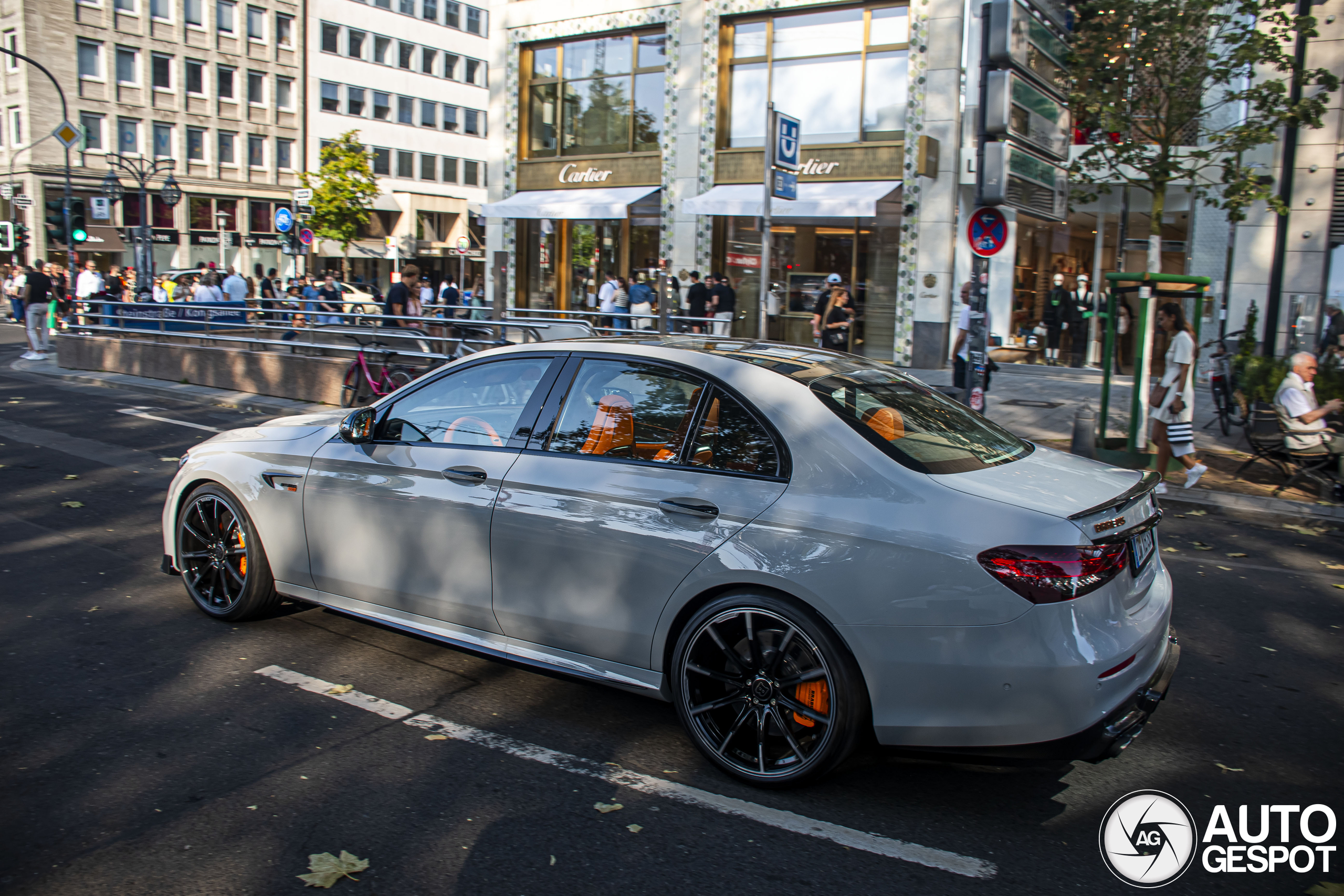 Dit is geen standaard taxi meer: Mercedes-AMG Brabus E B40s-900!