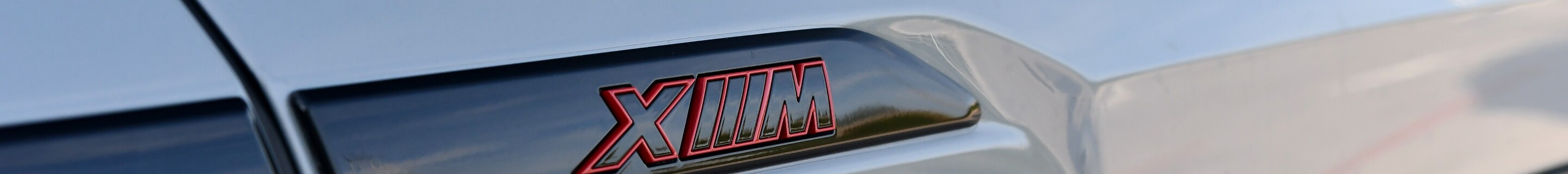 BMW XM G09 Label Red