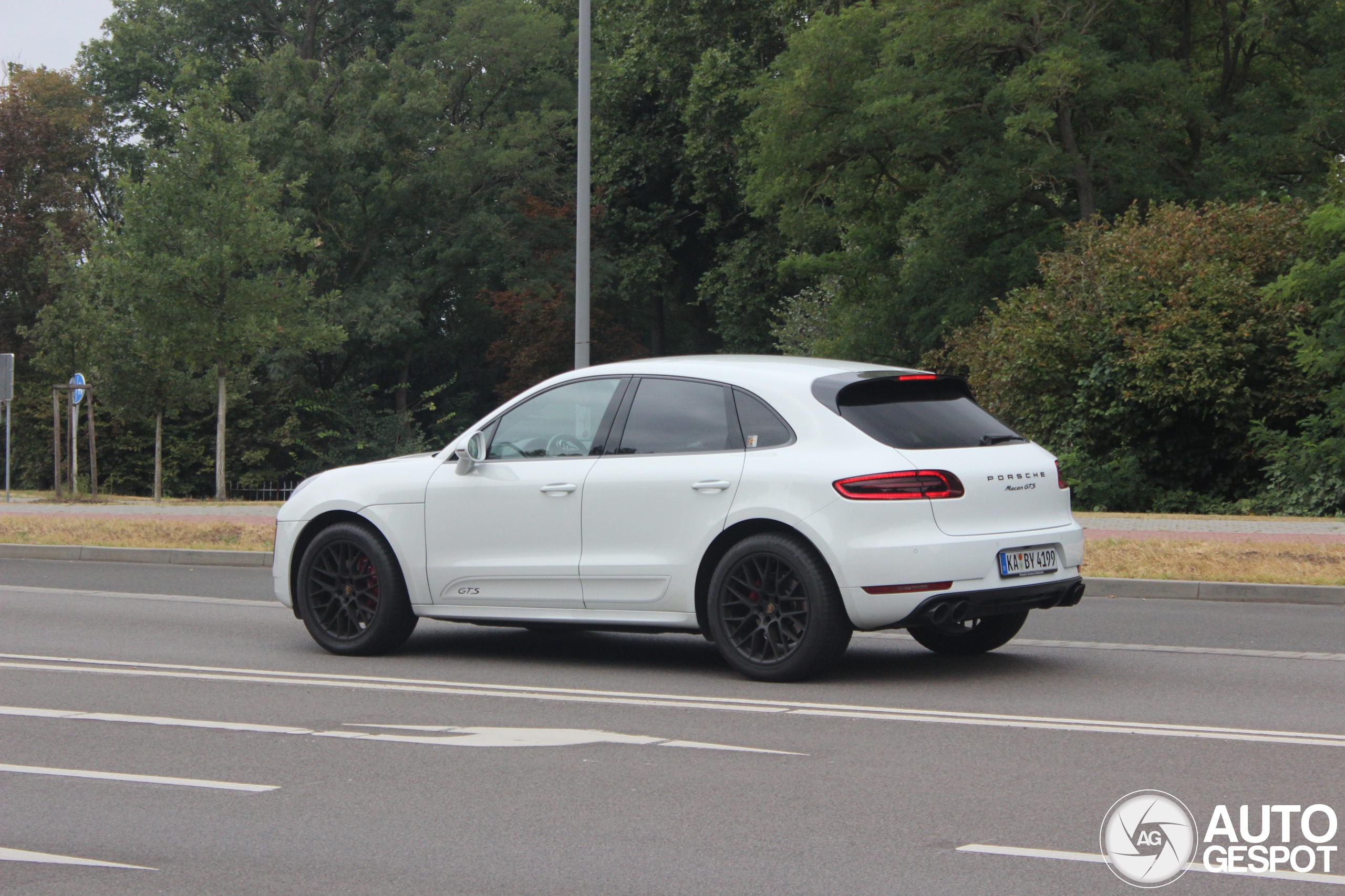 Porsche 95B Macan GTS