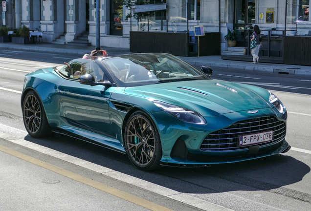 Aston Martin DB12 Volante