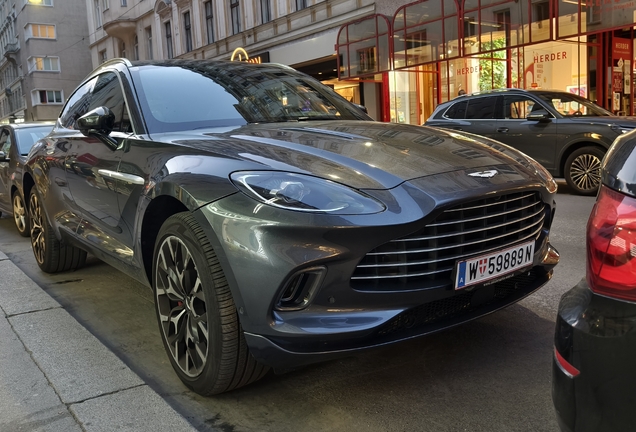 Aston Martin DBX