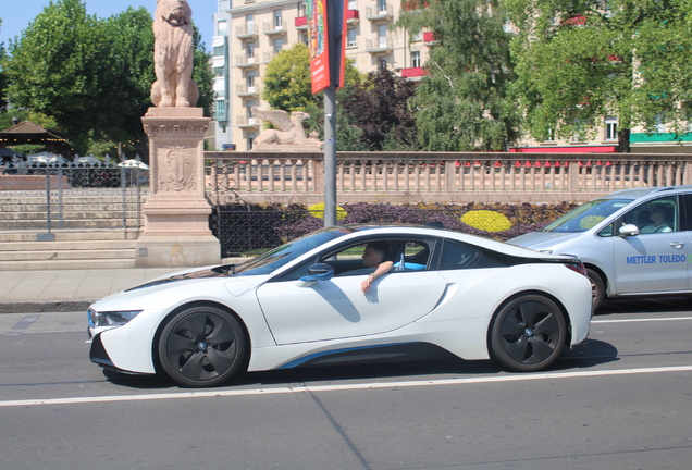 BMW i8