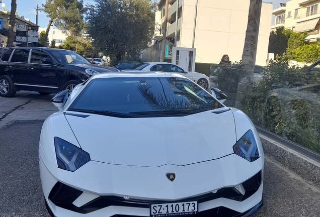 Lamborghini Aventador S LP740-4