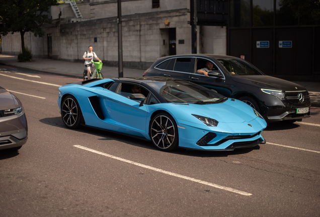 Lamborghini Aventador S LP740-4 Roadster