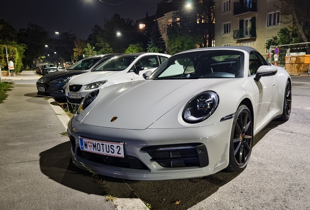 Porsche 992 Carrera 4S Cabriolet