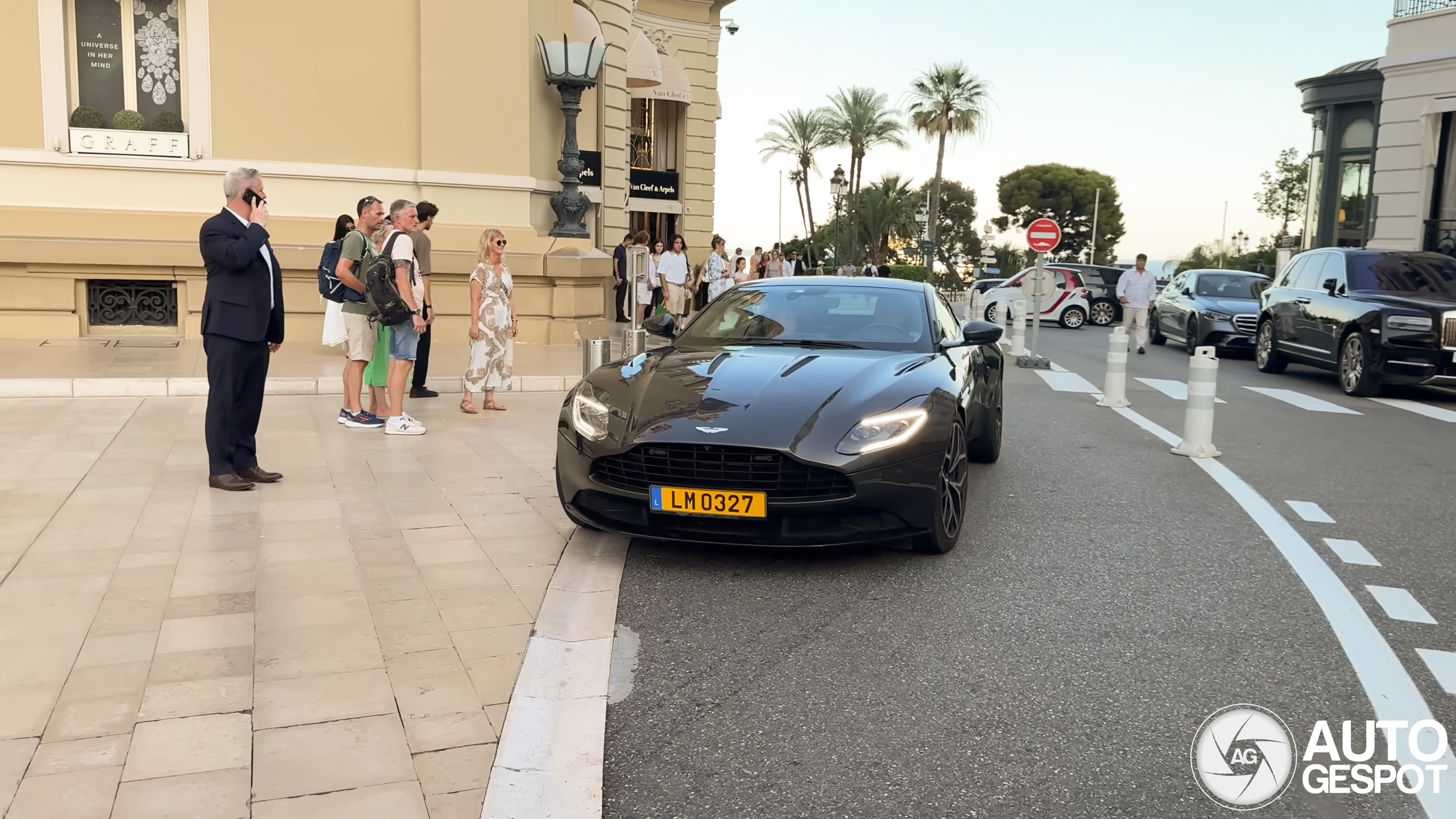 Aston Martin DB11