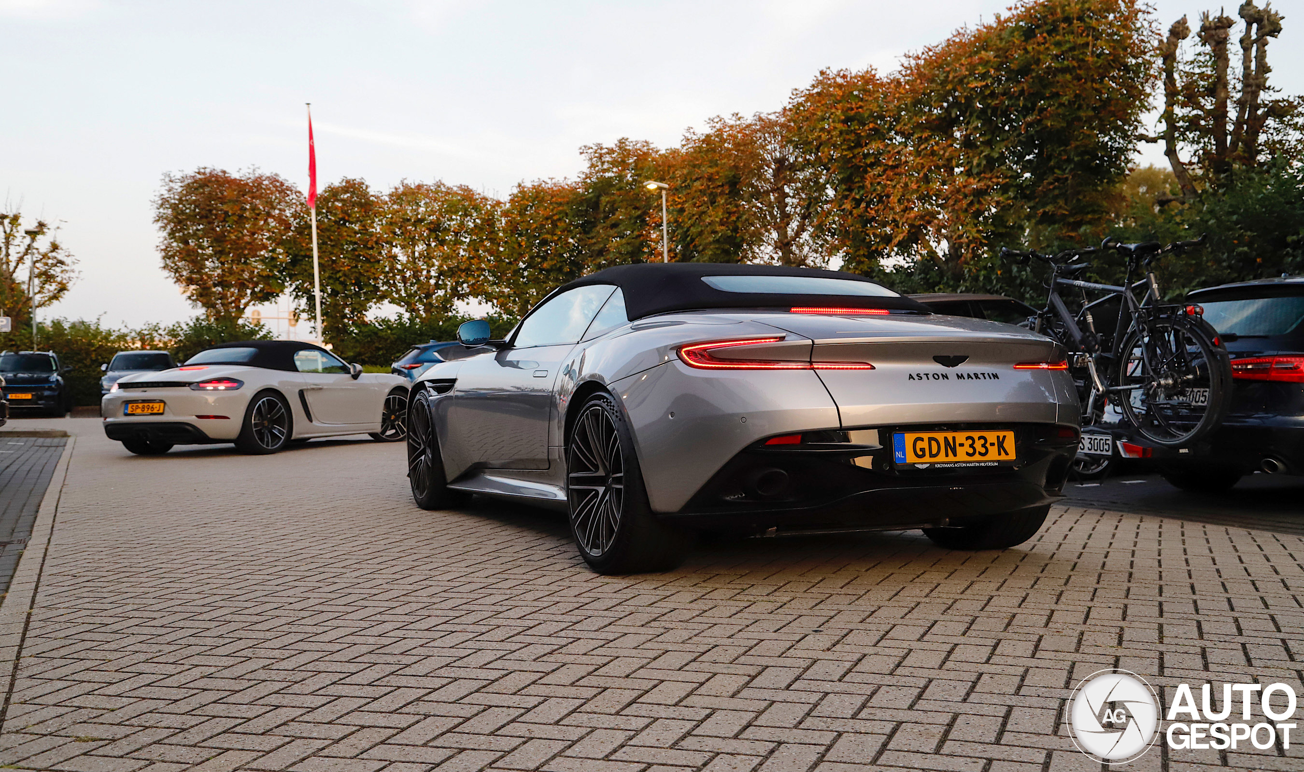 Aston Martin DB12 Volante