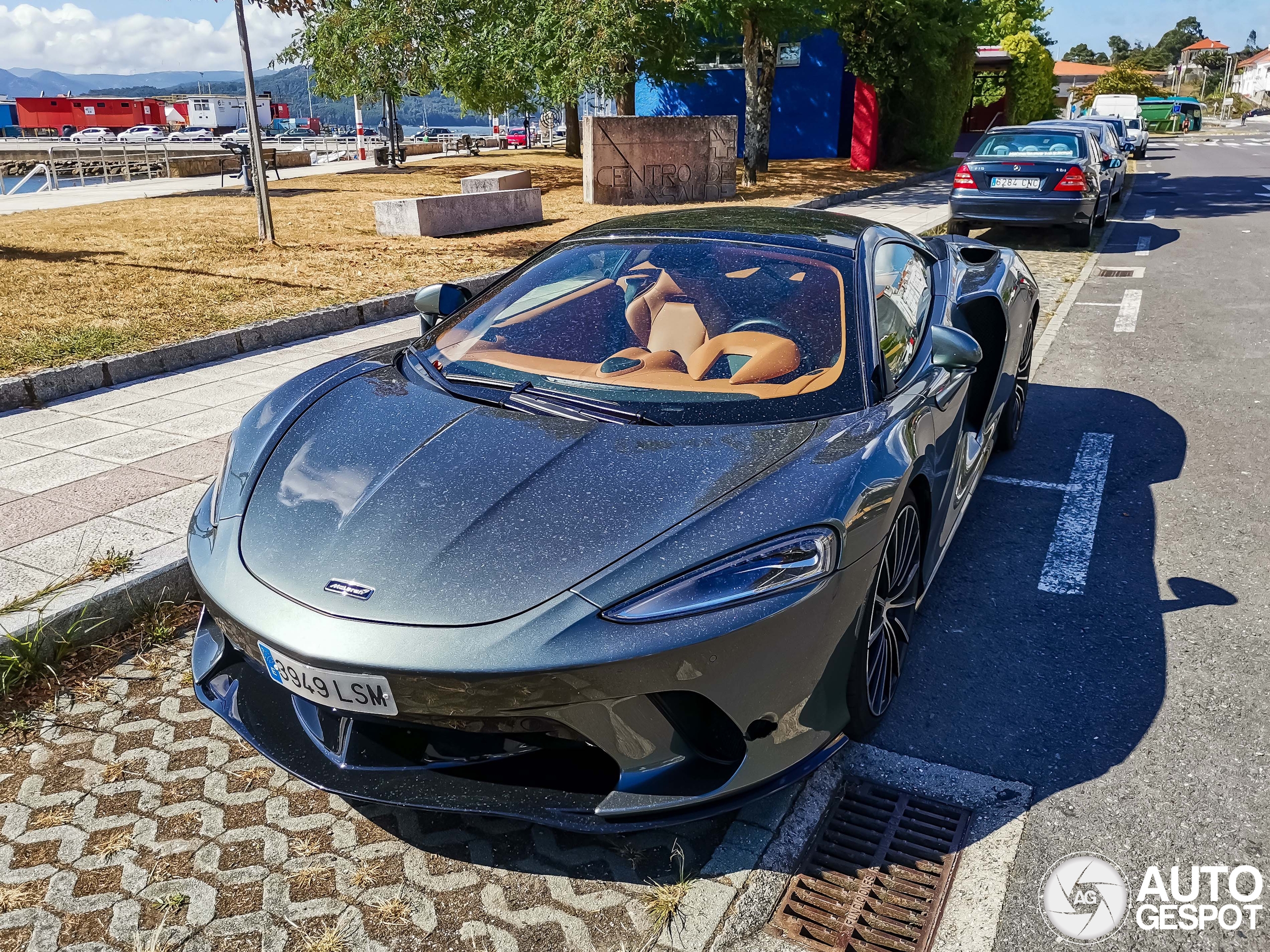 McLaren GT