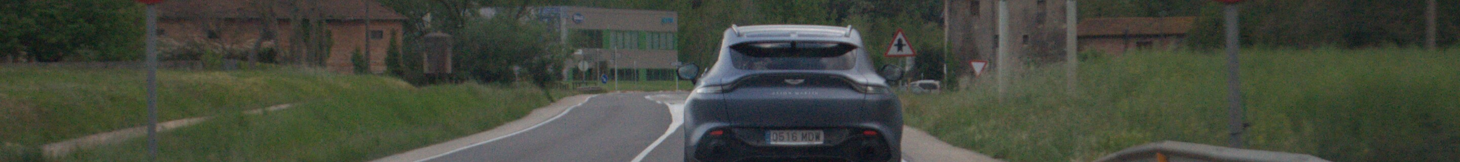 Aston Martin DBX