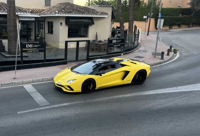 Lamborghini Aventador S LP740-4 Roadster