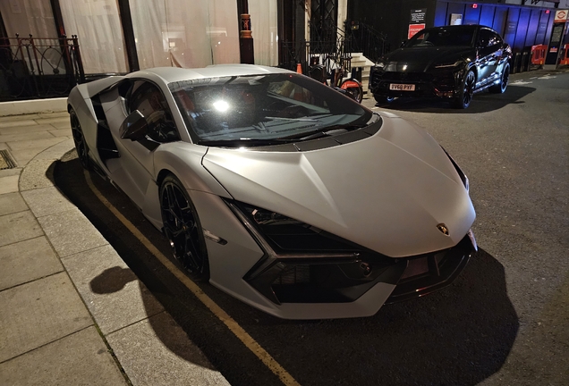 Lamborghini Revuelto