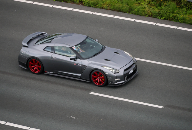 Nissan GT-R 2011