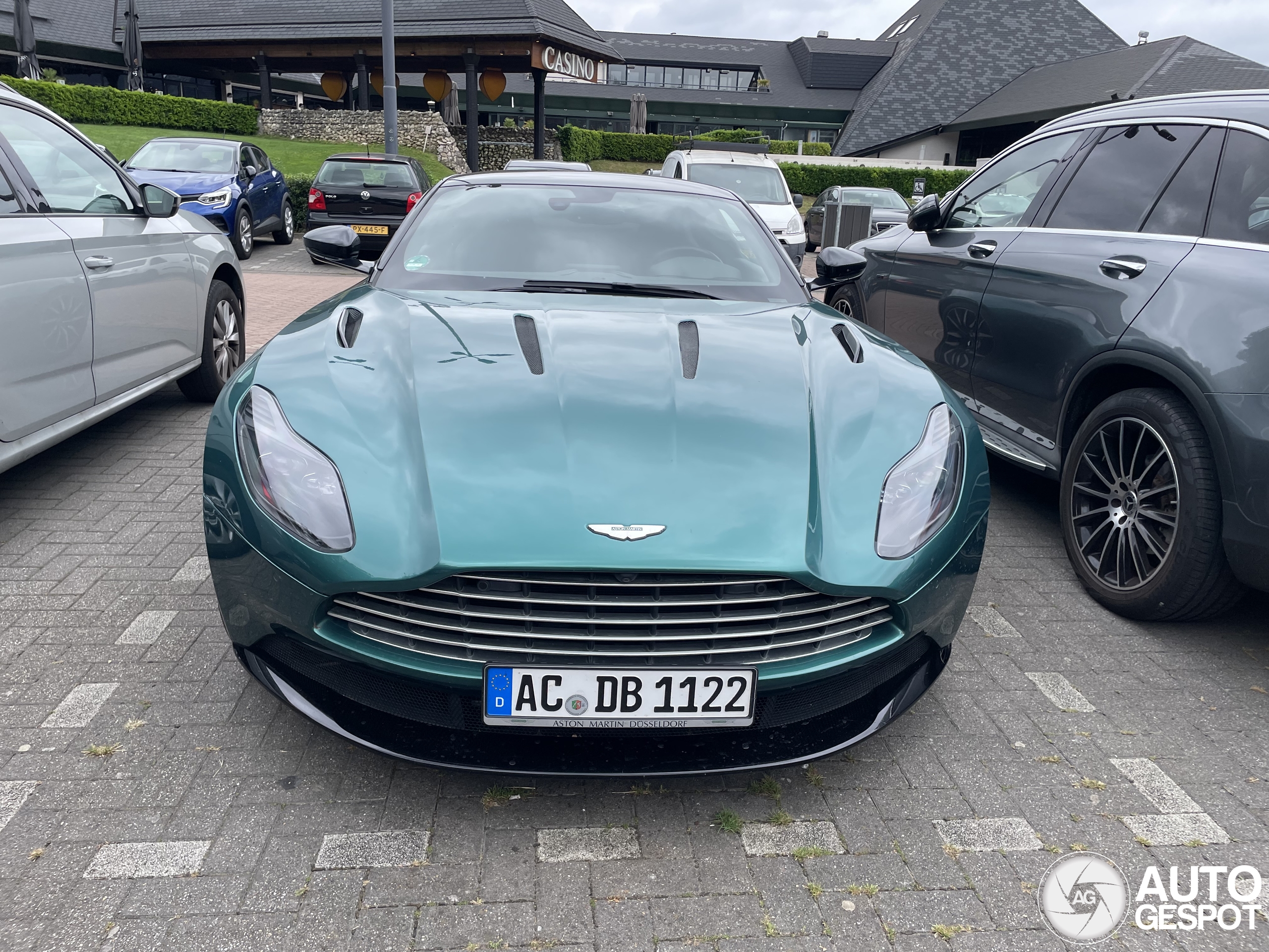 Aston Martin DB11