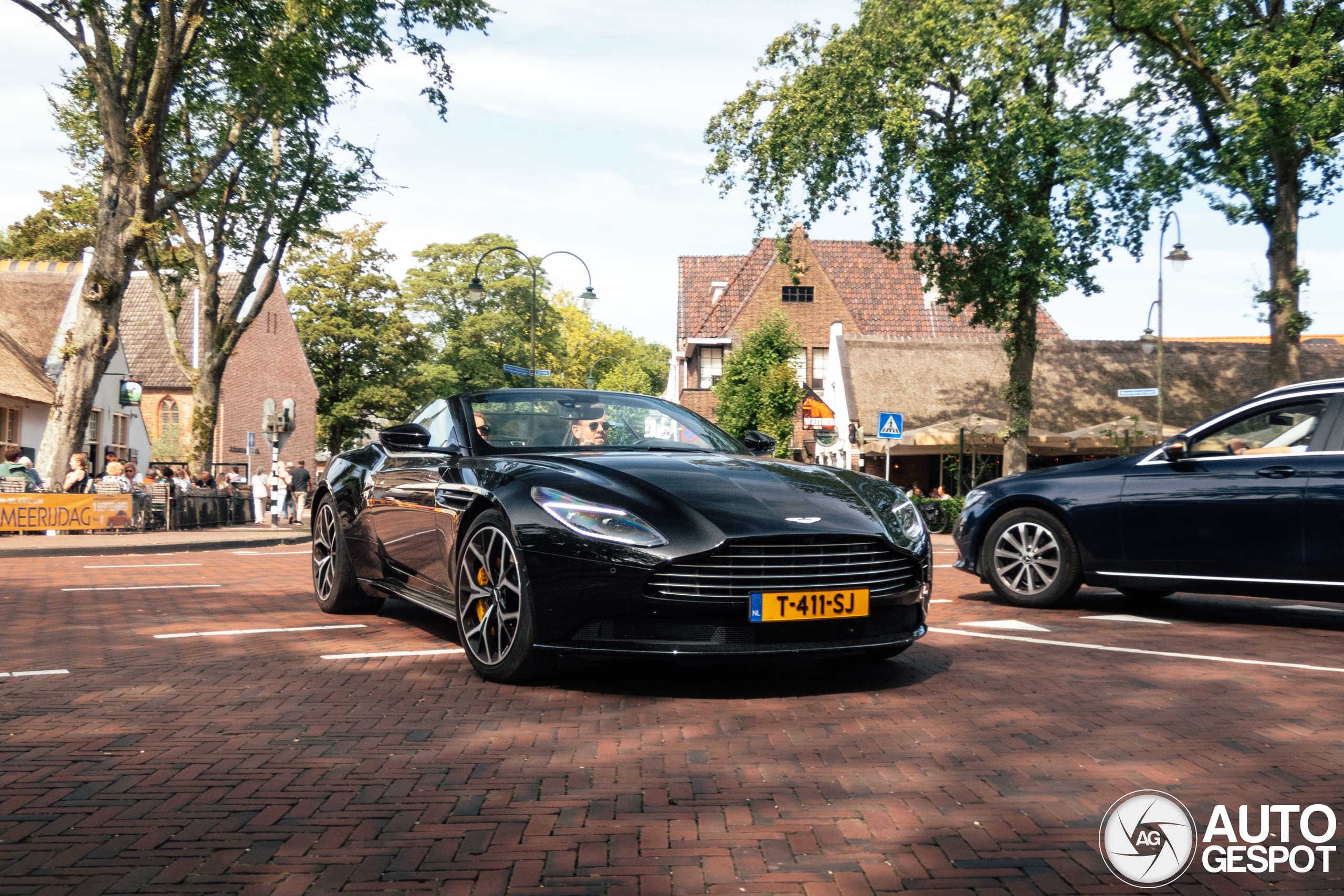 Aston Martin DB11 V8 Volante