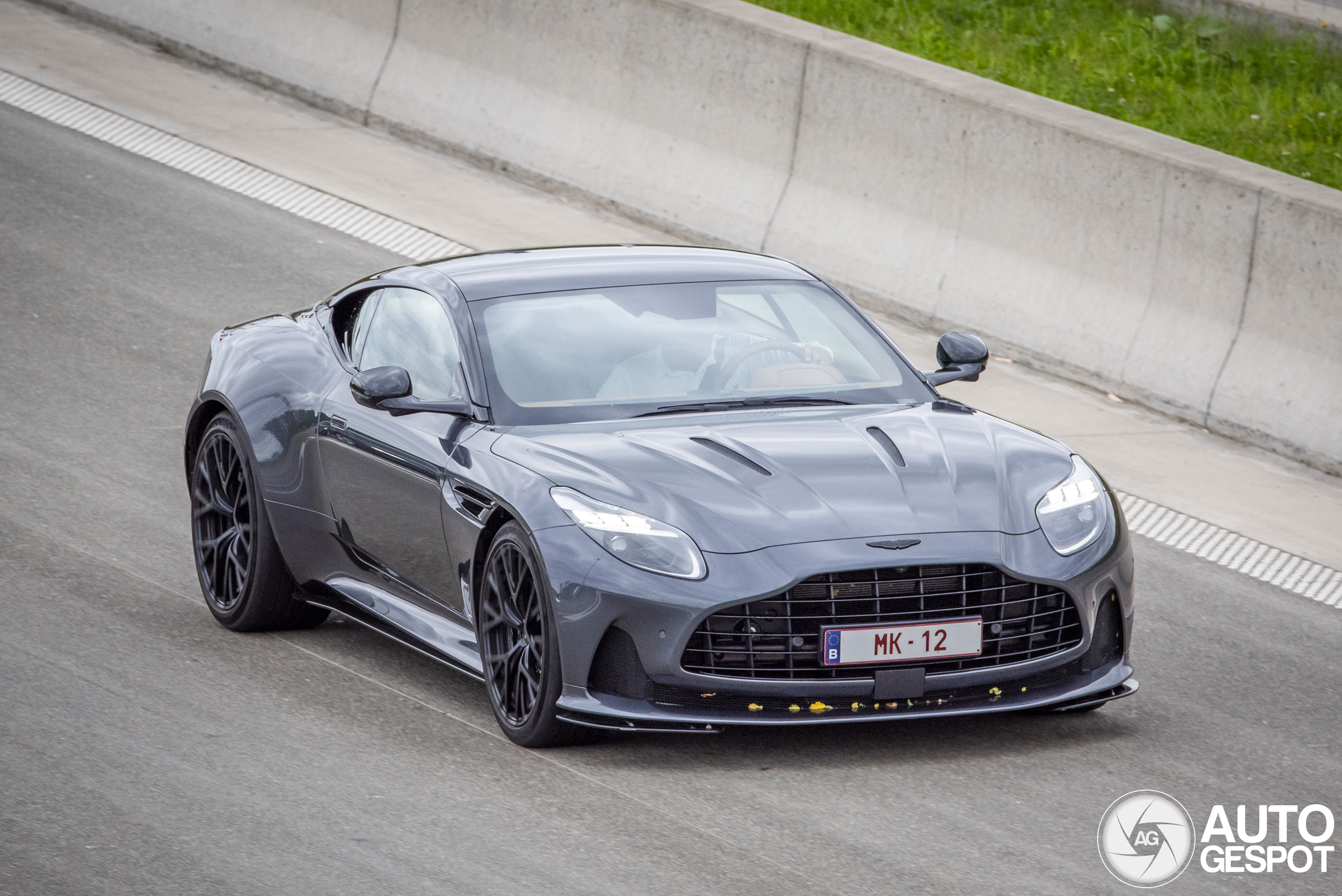 Aston Martin DB12