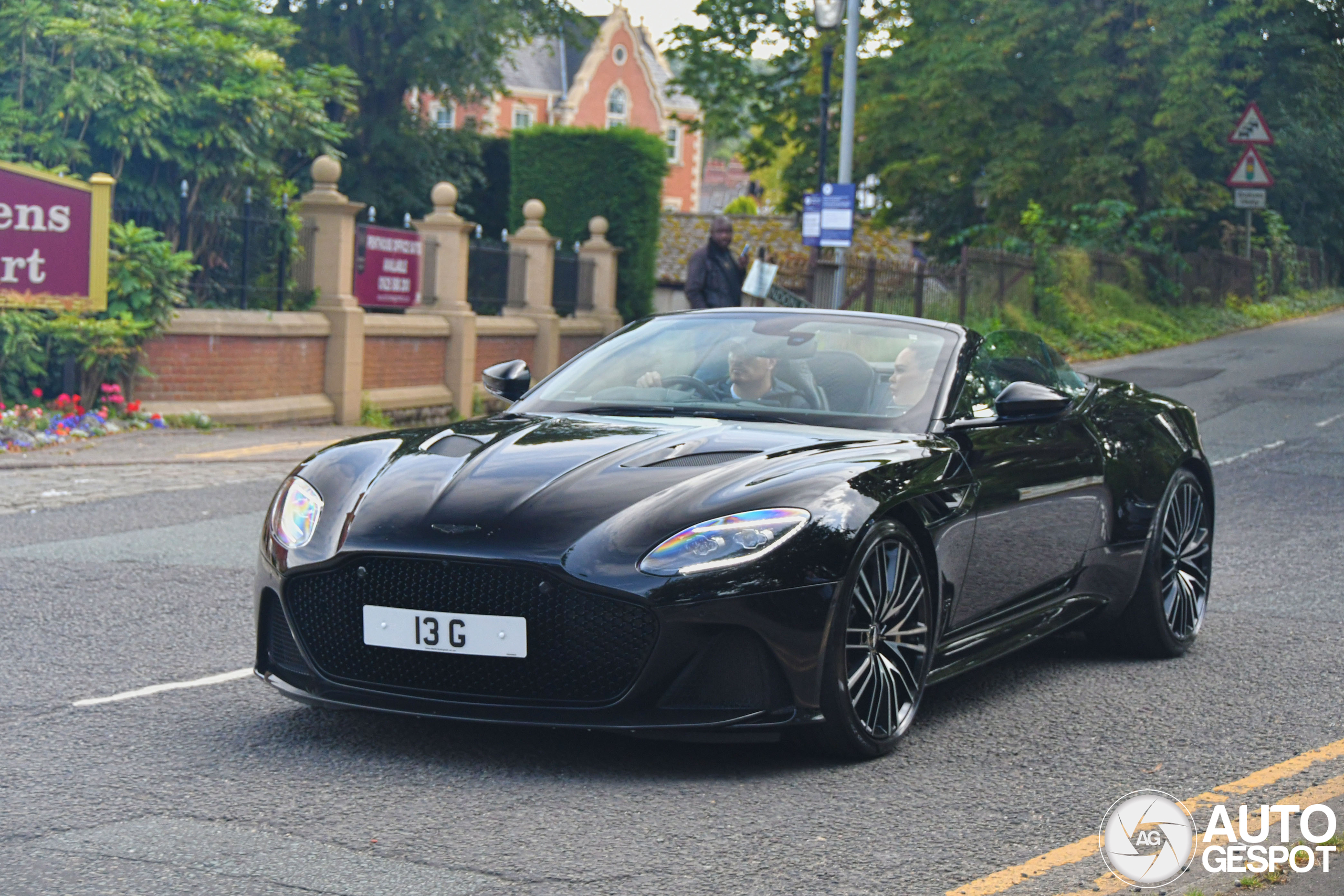 Aston Martin DBS Superleggera Volante