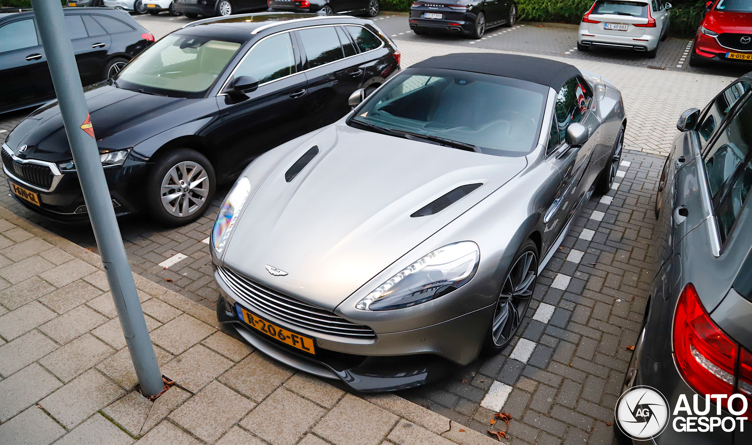 Aston Martin Vanquish Volante