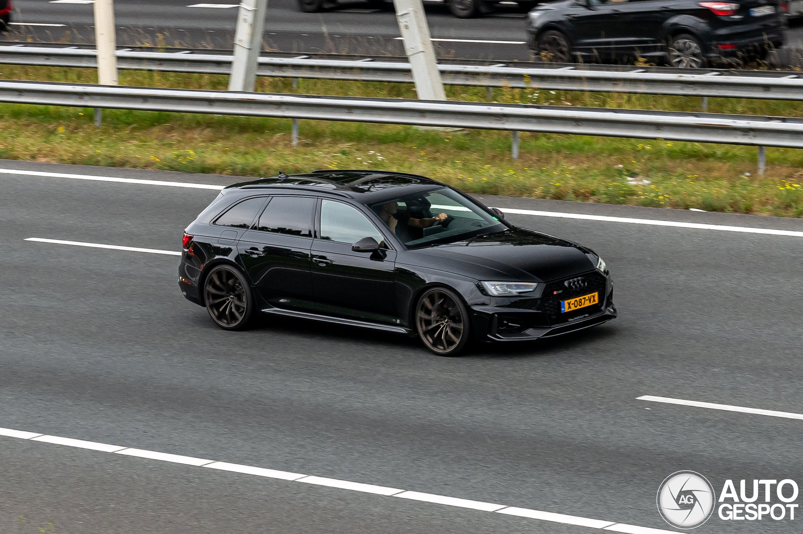 Audi RS4 Avant B9