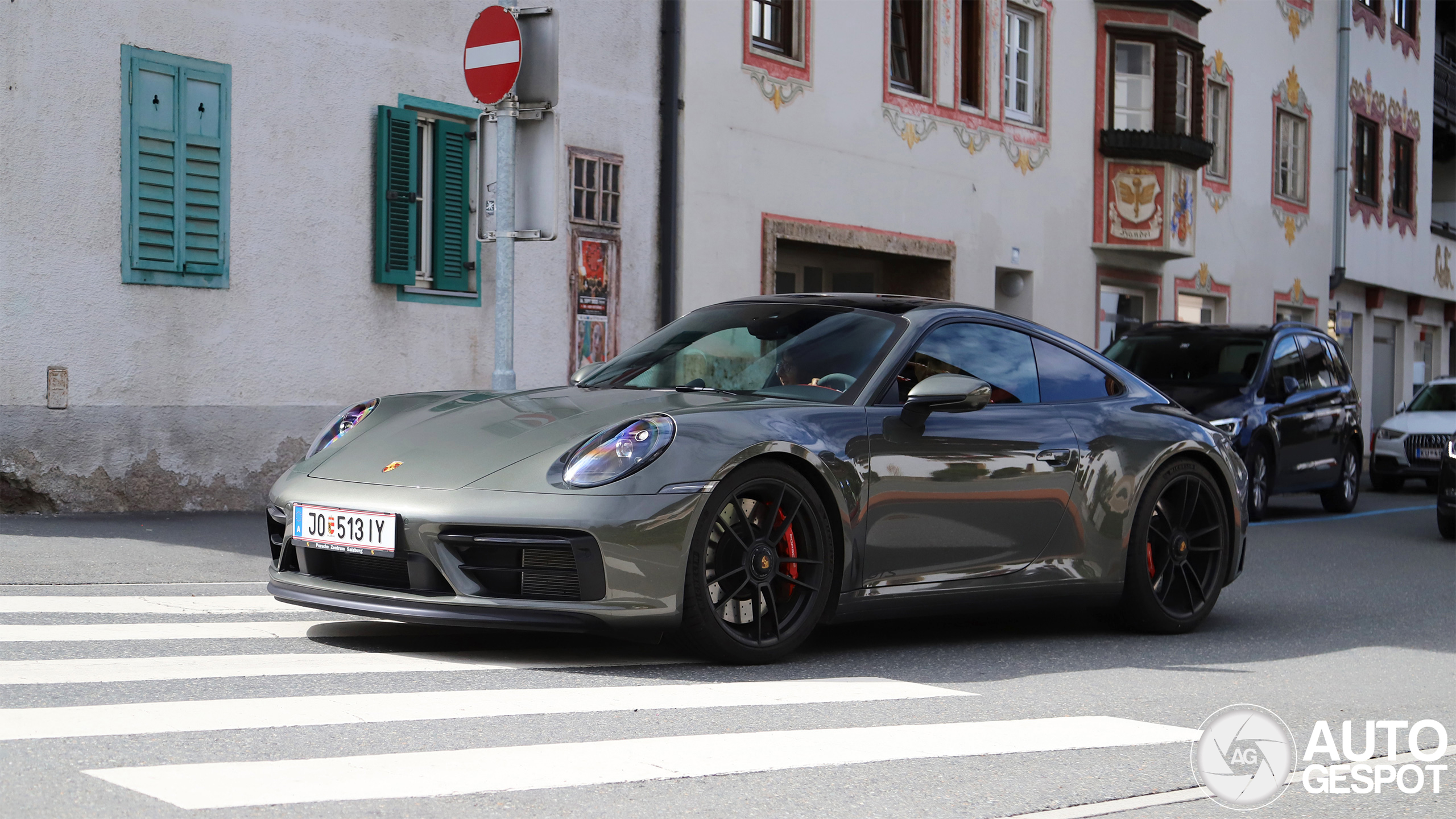 Porsche 992 Carrera 4 GTS