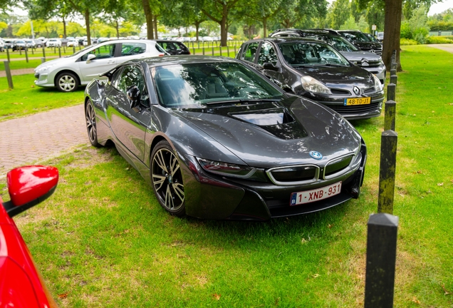 BMW i8