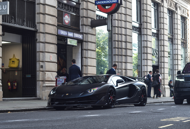 Lamborghini Aventador LP770-4 SVJ