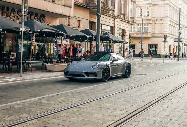 Porsche 992 Carrera 4 GTS