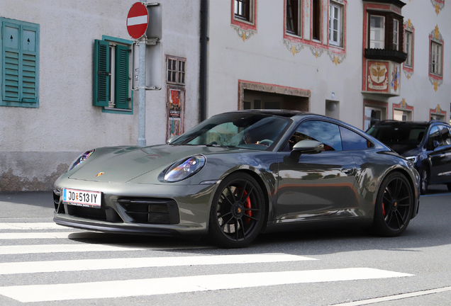 Porsche 992 Carrera 4 GTS