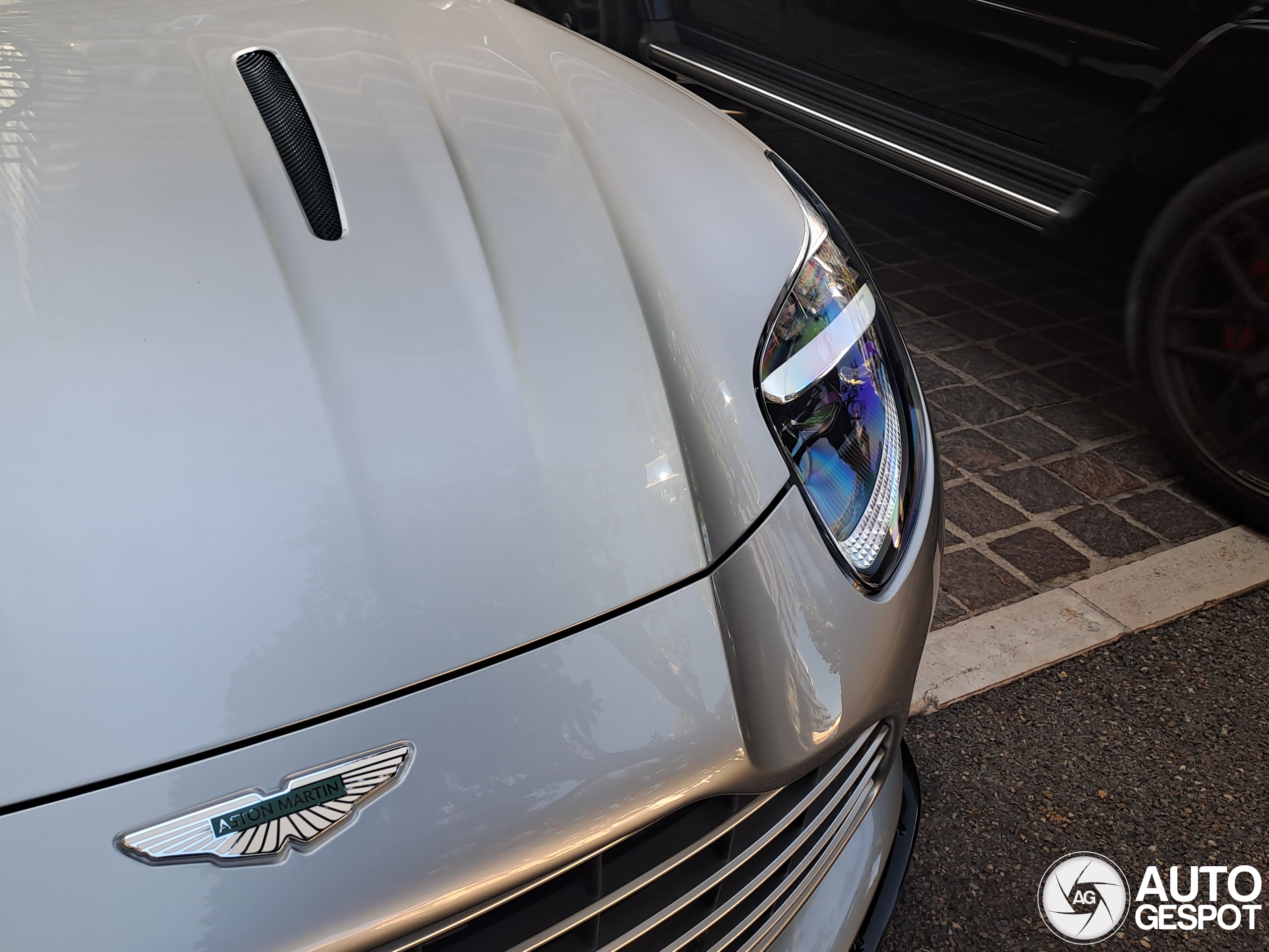 Aston Martin DB12 Volante