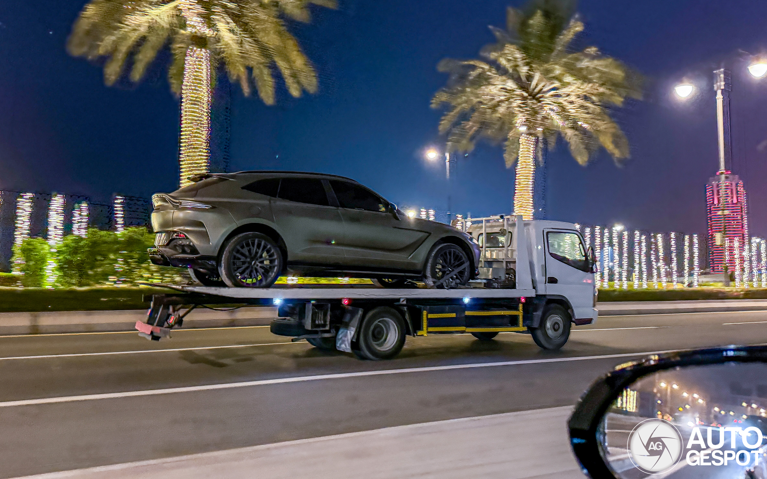 Aston Martin DBX707