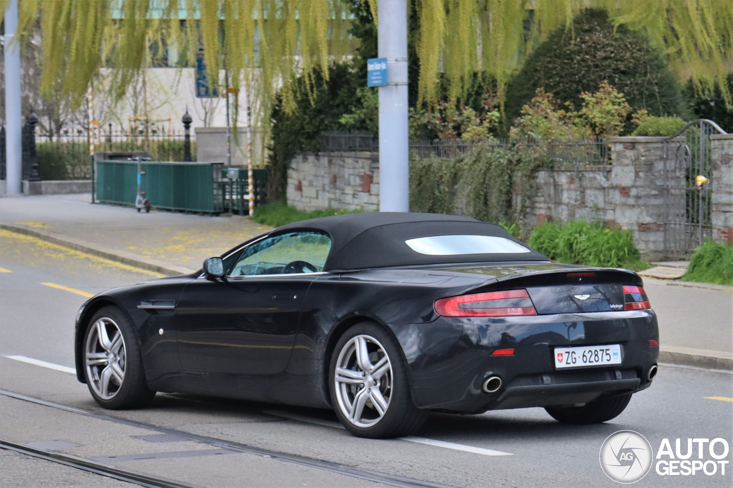 Aston Martin V8 Vantage Roadster