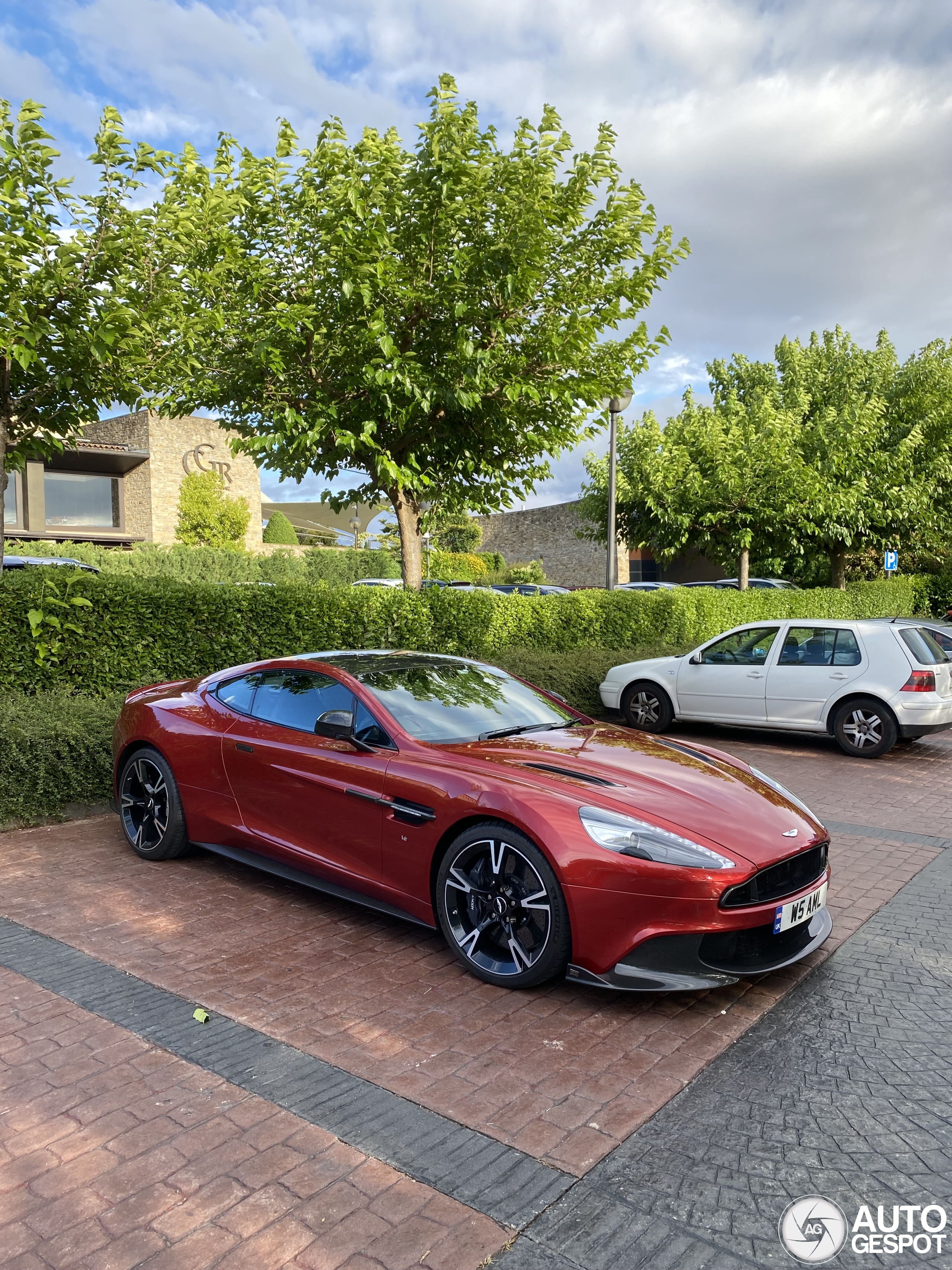 Aston Martin Vanquish S 2017