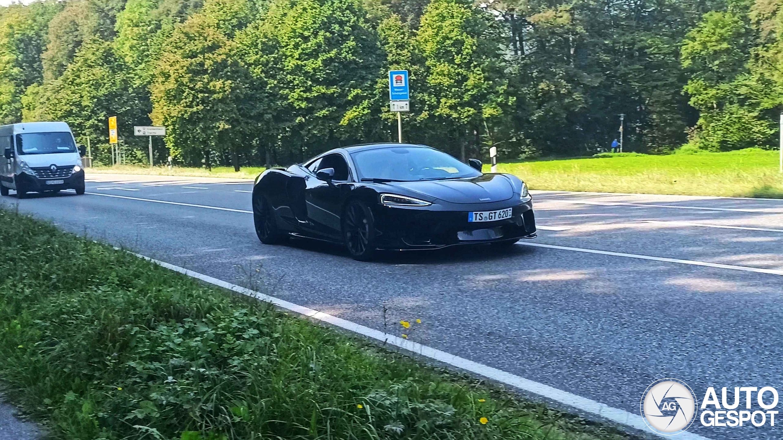 McLaren GT