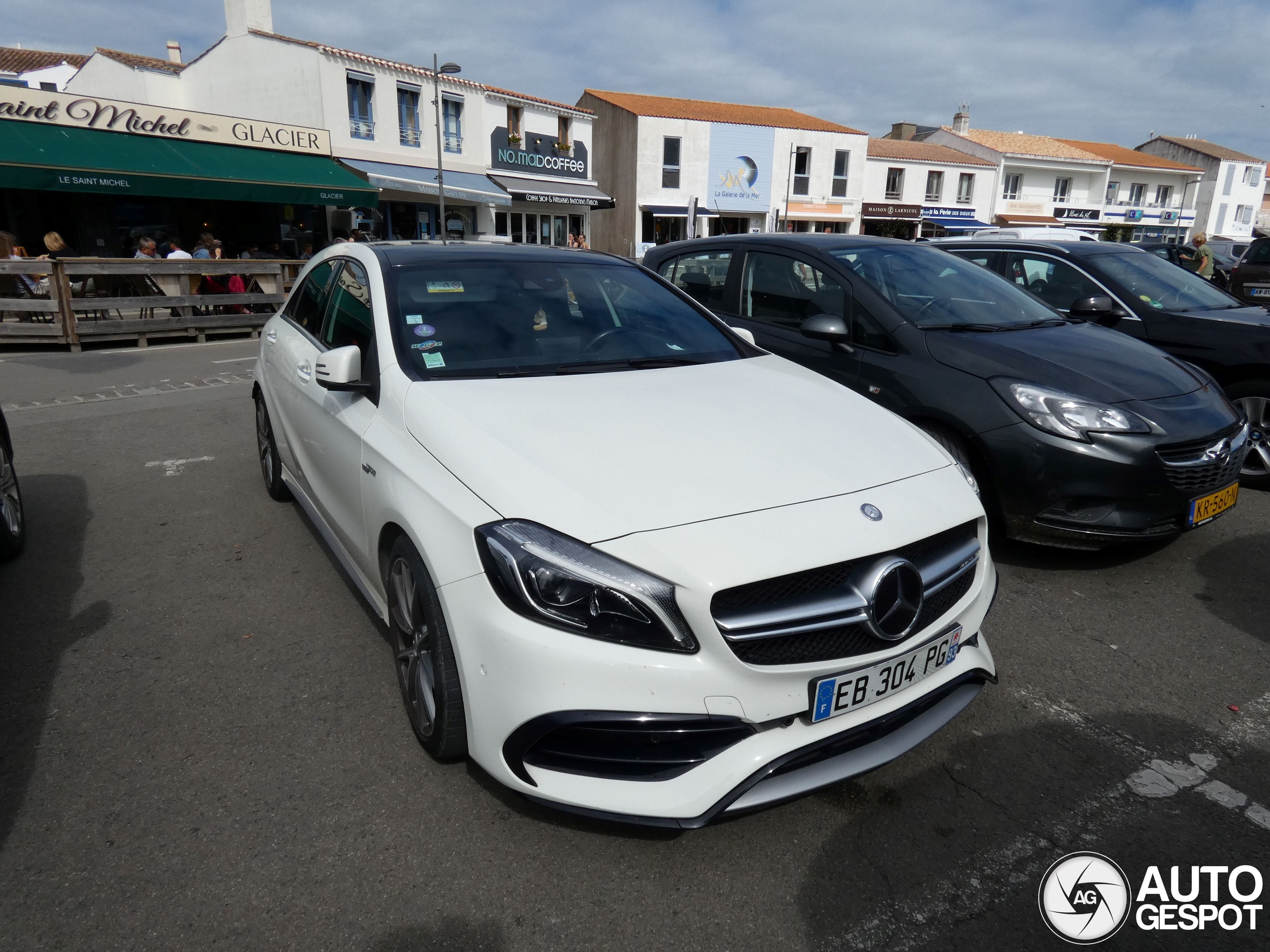 Mercedes-AMG A 45 W176 2015