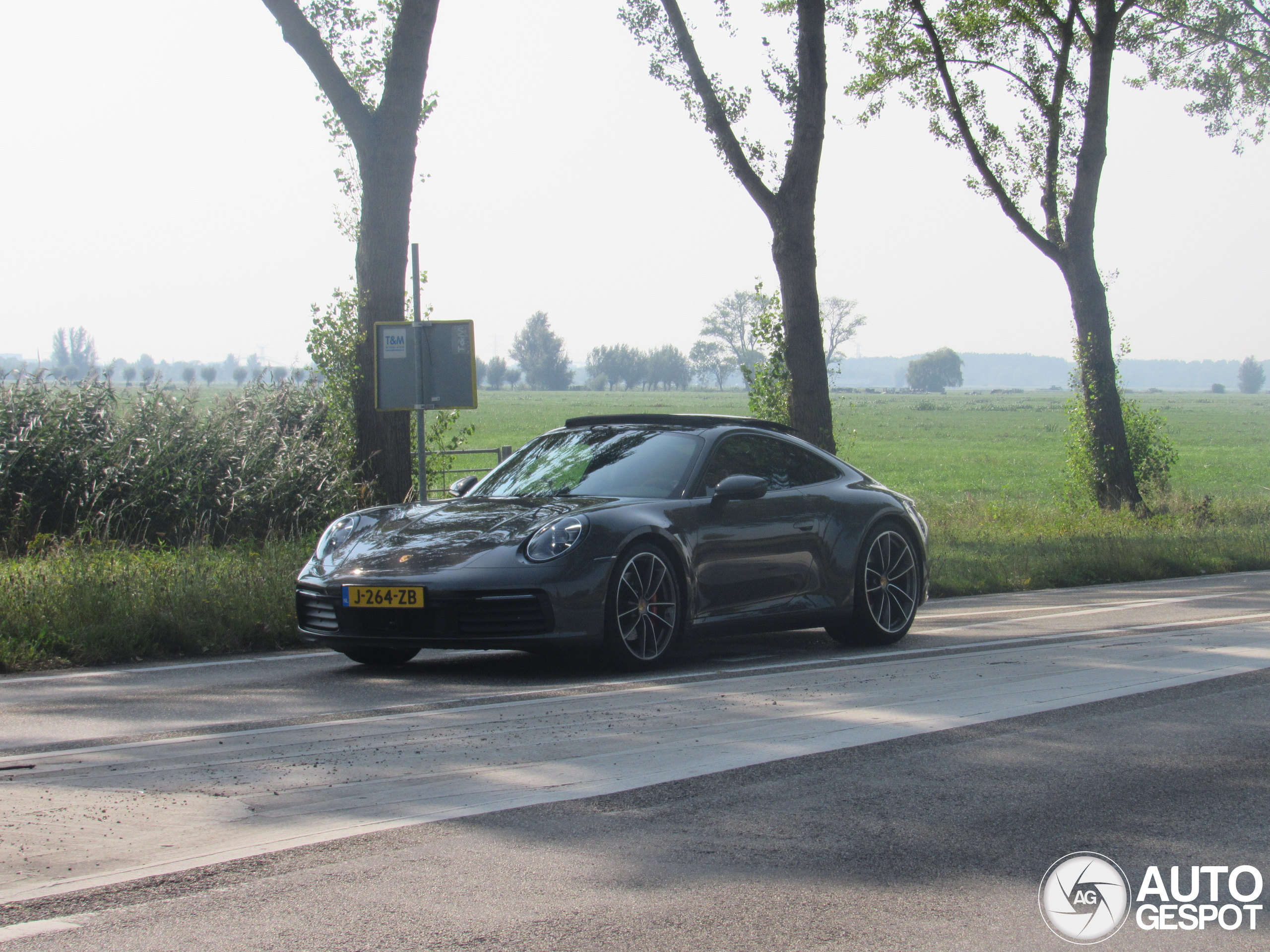 Porsche 992 Carrera 4S