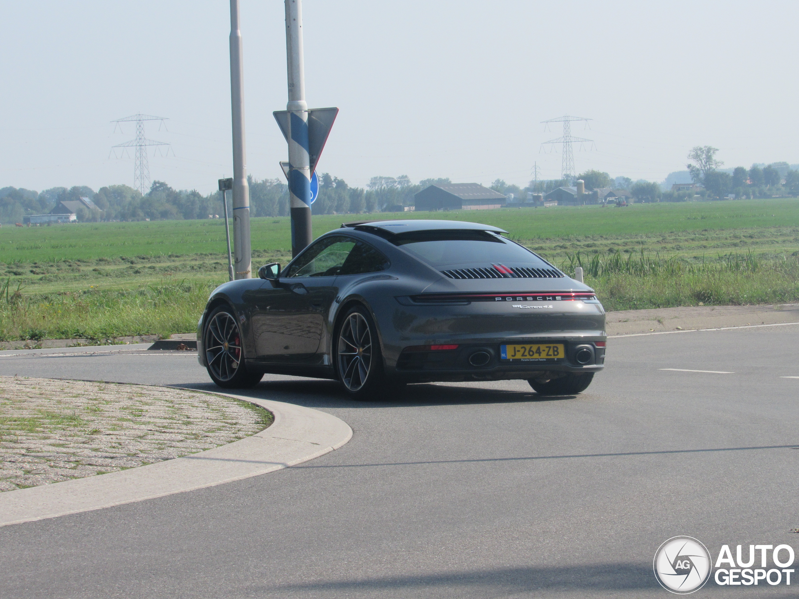 Porsche 992 Carrera 4S