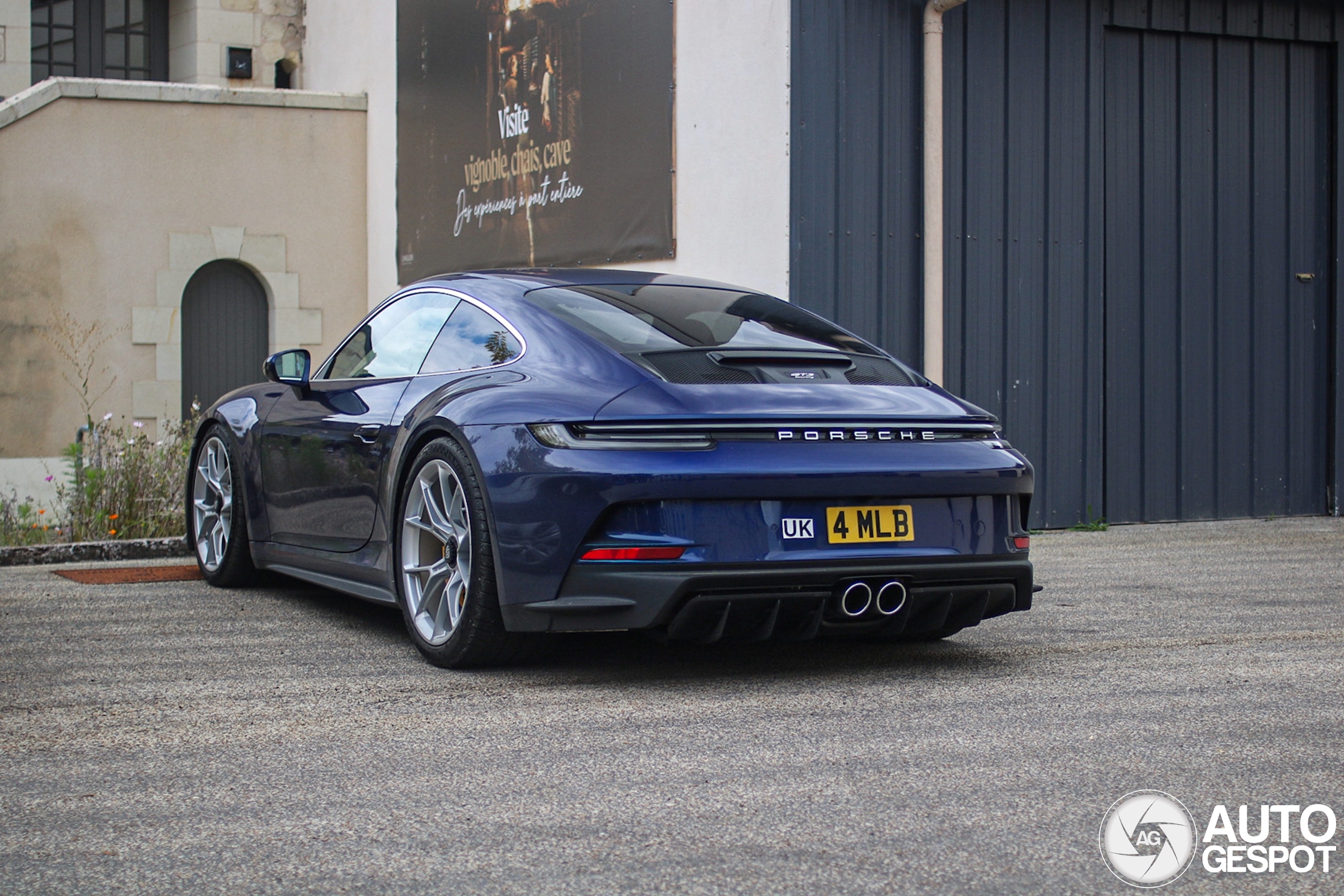 Porsche 992 GT3 Touring