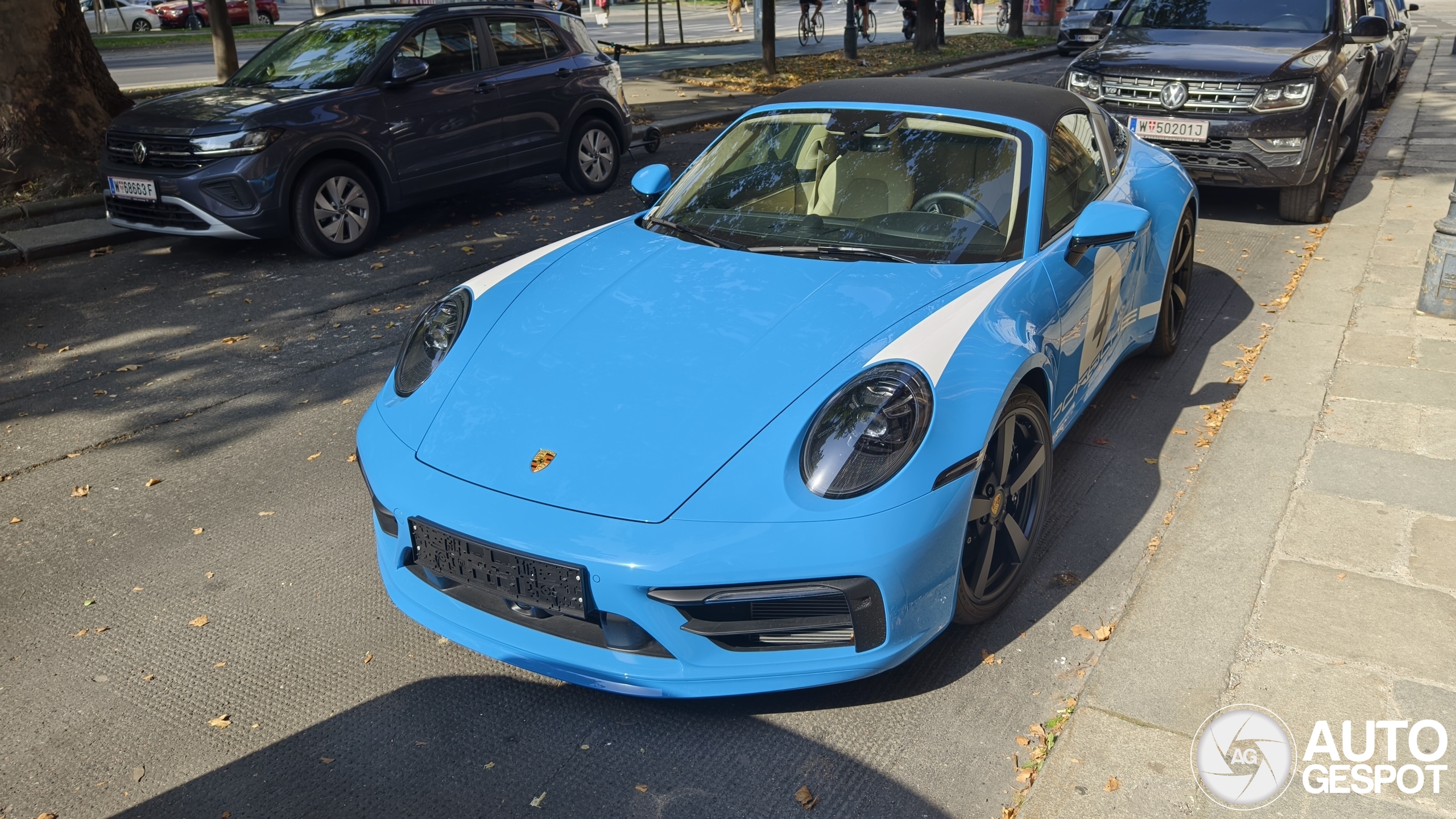 Porsche 992 Targa 4S Heritage Design Edition