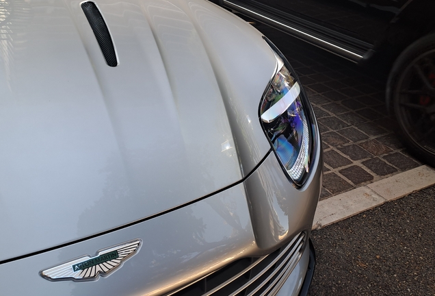 Aston Martin DB12 Volante