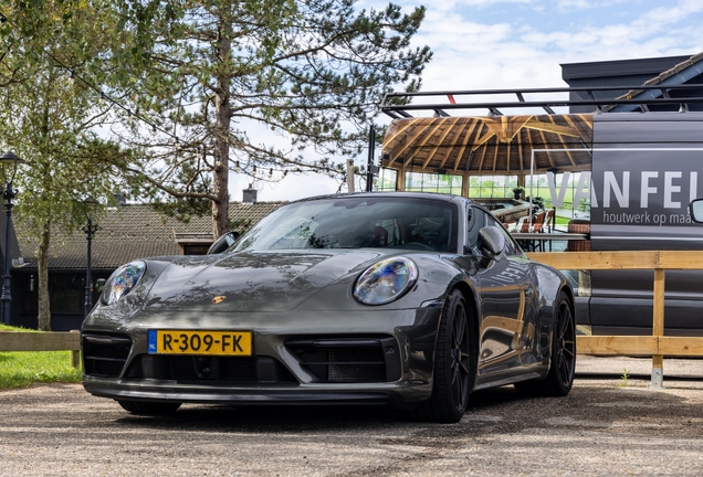 Porsche 992 Carrera 4 GTS