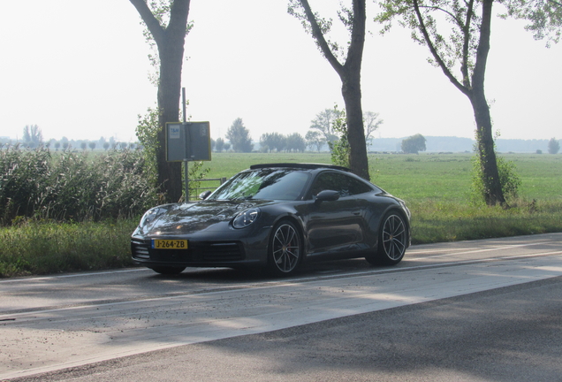 Porsche 992 Carrera 4S