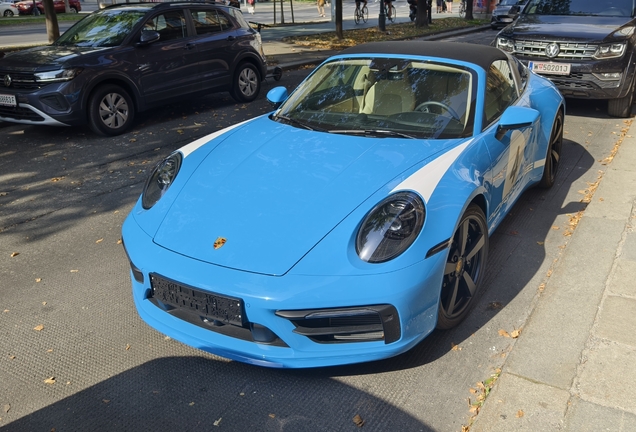 Porsche 992 Targa 4S Heritage Design Edition