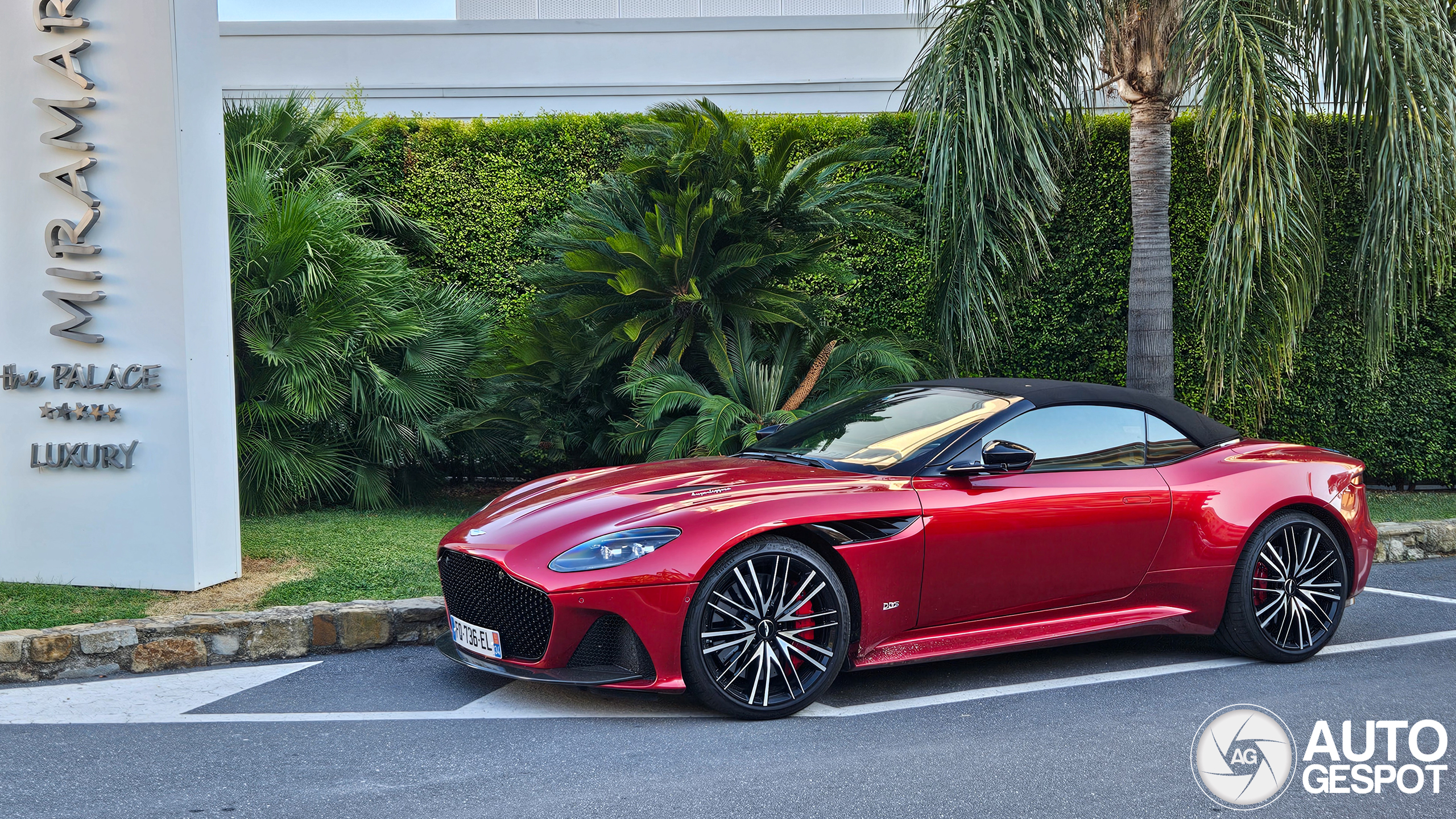 Aston Martin DBS Superleggera Volante