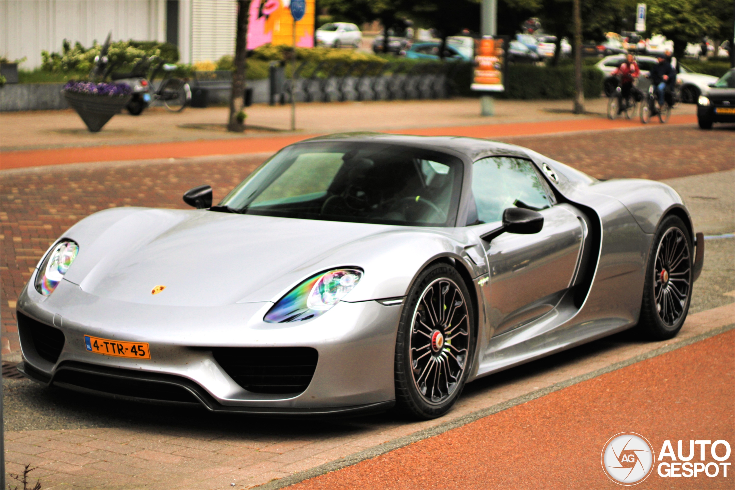 Porsche 918 Spyder Weissach Package