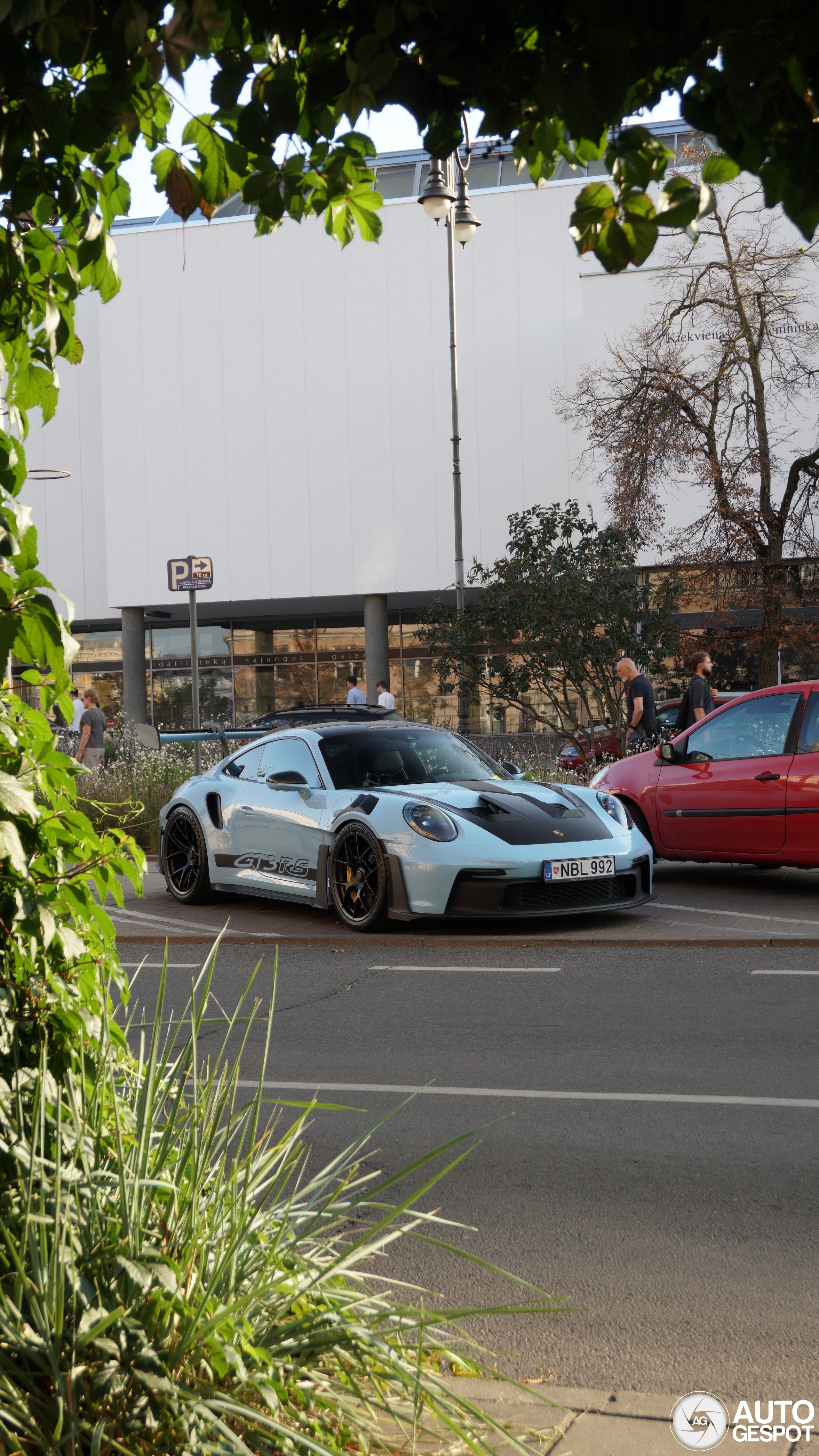 Porsche 992 GT3 RS Weissach Package