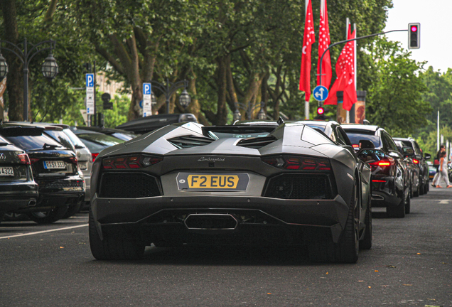 Lamborghini Aventador LP700-4 Roadster