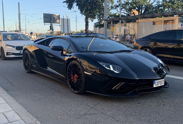 Lamborghini Aventador S LP740-4