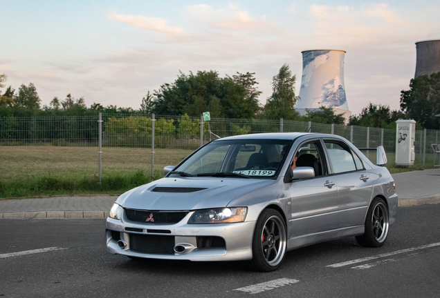 Mitsubishi Lancer Evolution VIII MR FQ-320